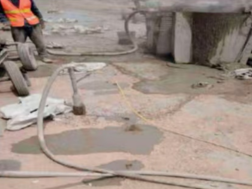 临河水泥混凝土路面板底注浆技术 路面脱空注浆整治方案