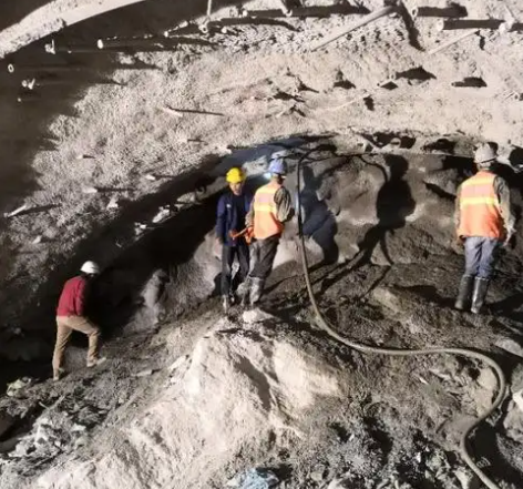 临河拱顶带模注浆料的施工流程及注意事项